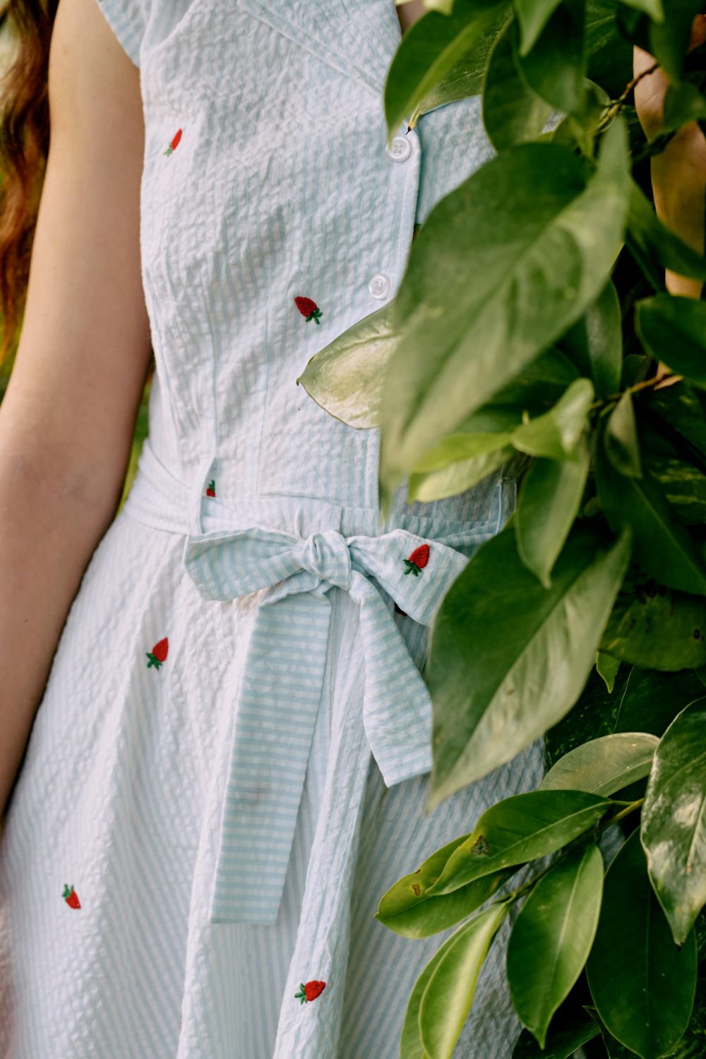 gestreiftes Kleid, Berries Embroidery
