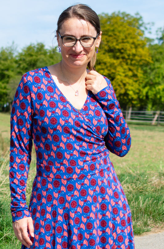 Daisy Dress Birdy The Purdy, True Blue - Kleid mit Wickelschnitt und Vogelmotiv langarm