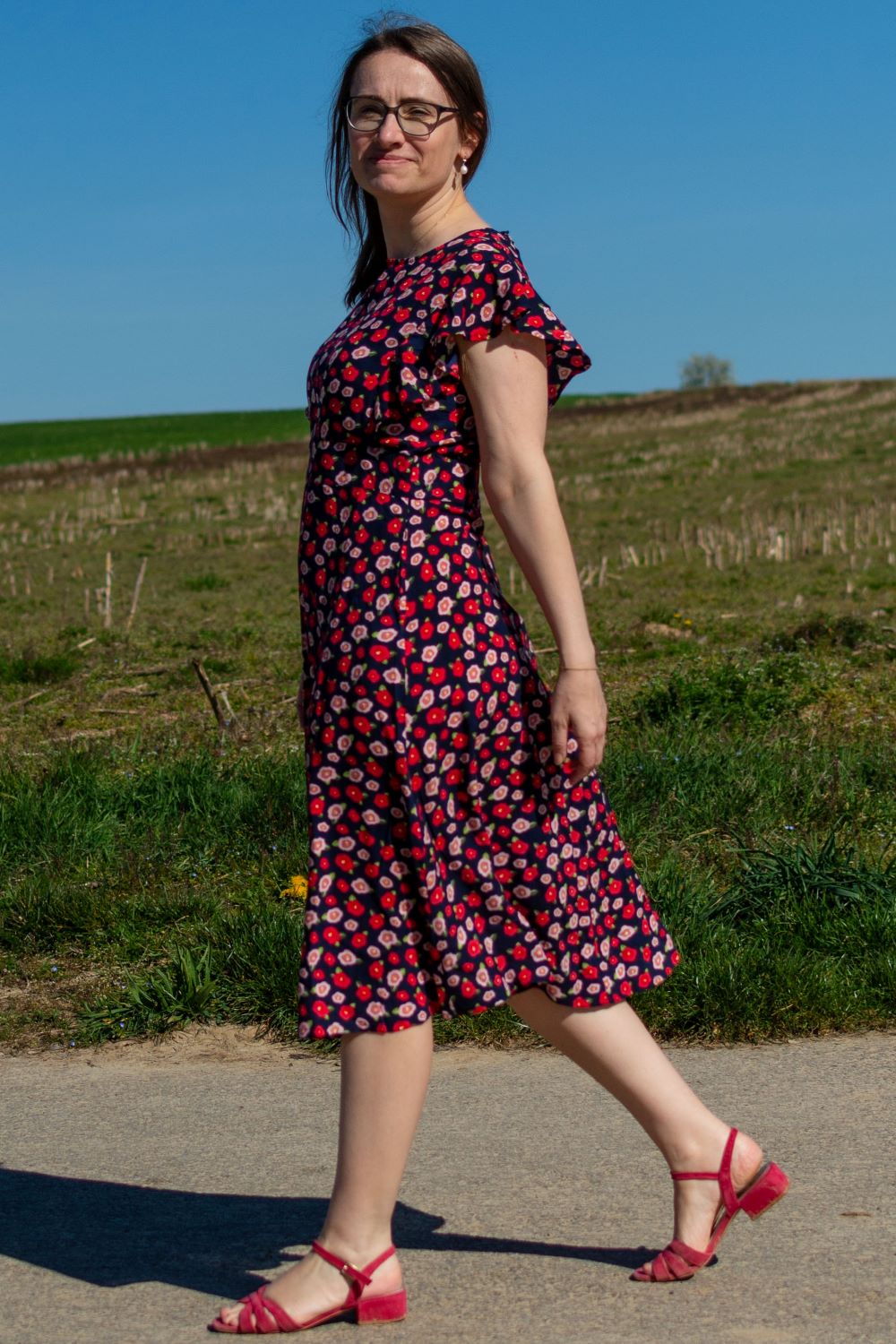tailliertes Kleid Flügelärmel, Rose