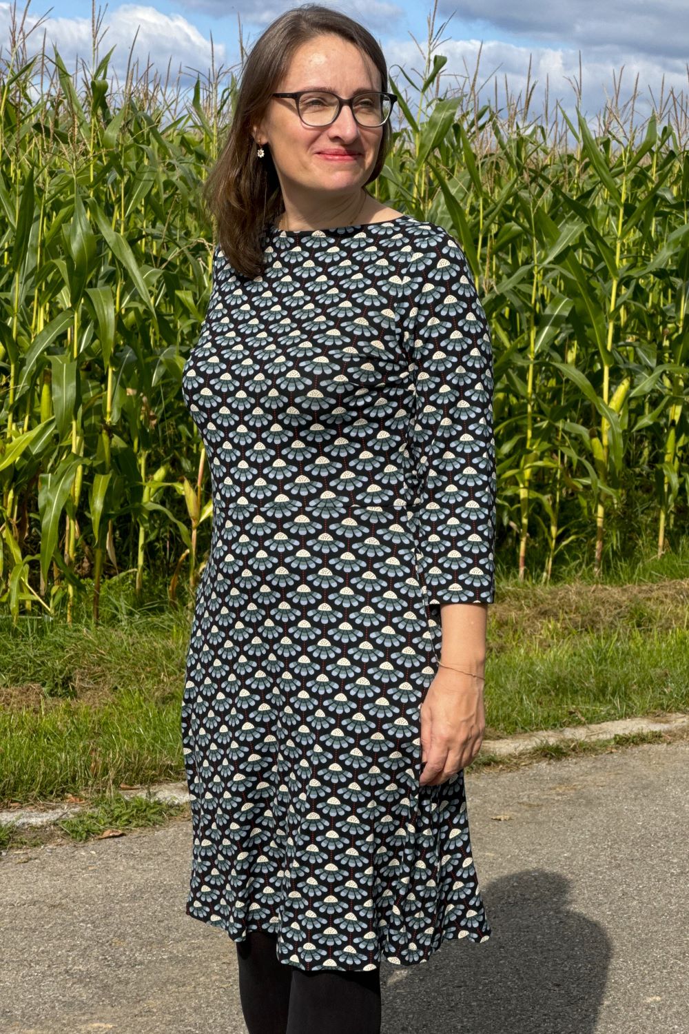 tailliertes Kleid mit graphischem Blumenprint, Shuttle