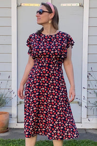 tailliertes Kleid Flügelärmel, Rose