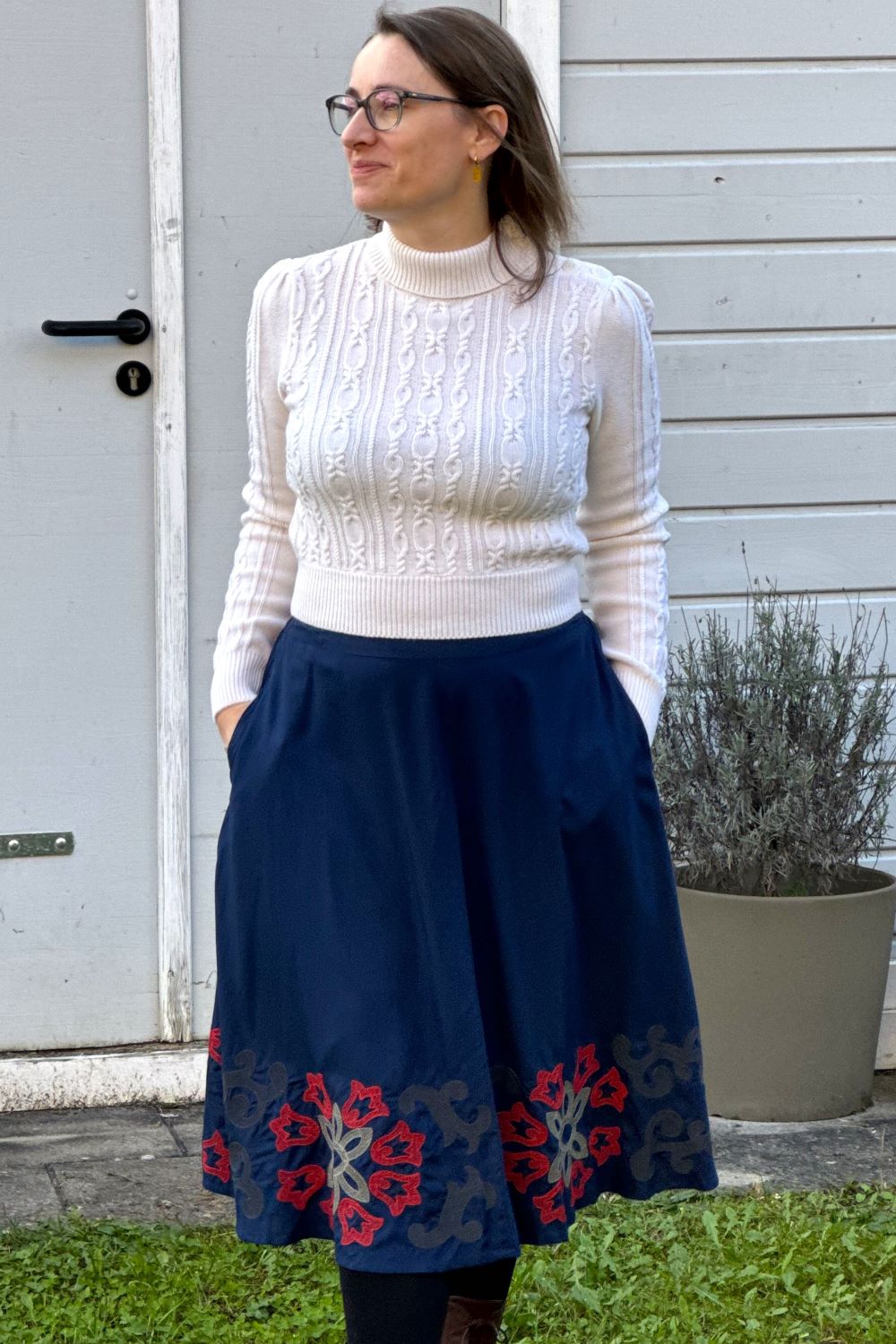 Viskose-Rock Embroidered Skirt, Thunder