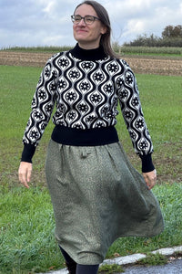 Strickpulli mit Stehkragen, Flower Black