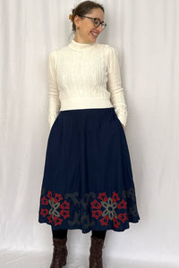 Viskose-Rock Embroidered Skirt, Thunder