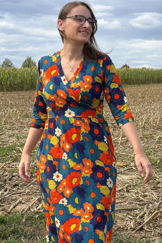 Vera Dress, Blumenmuster in blau orange - tailliertes Kleid mit Wickeloptik