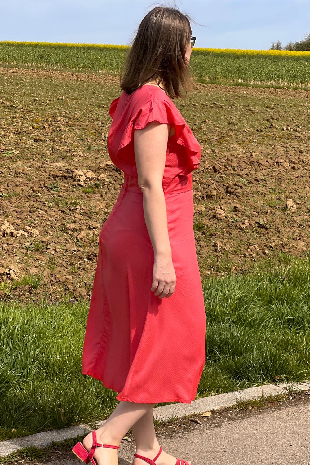 tailliertes Kleid Flügelärmel, Solid Coral