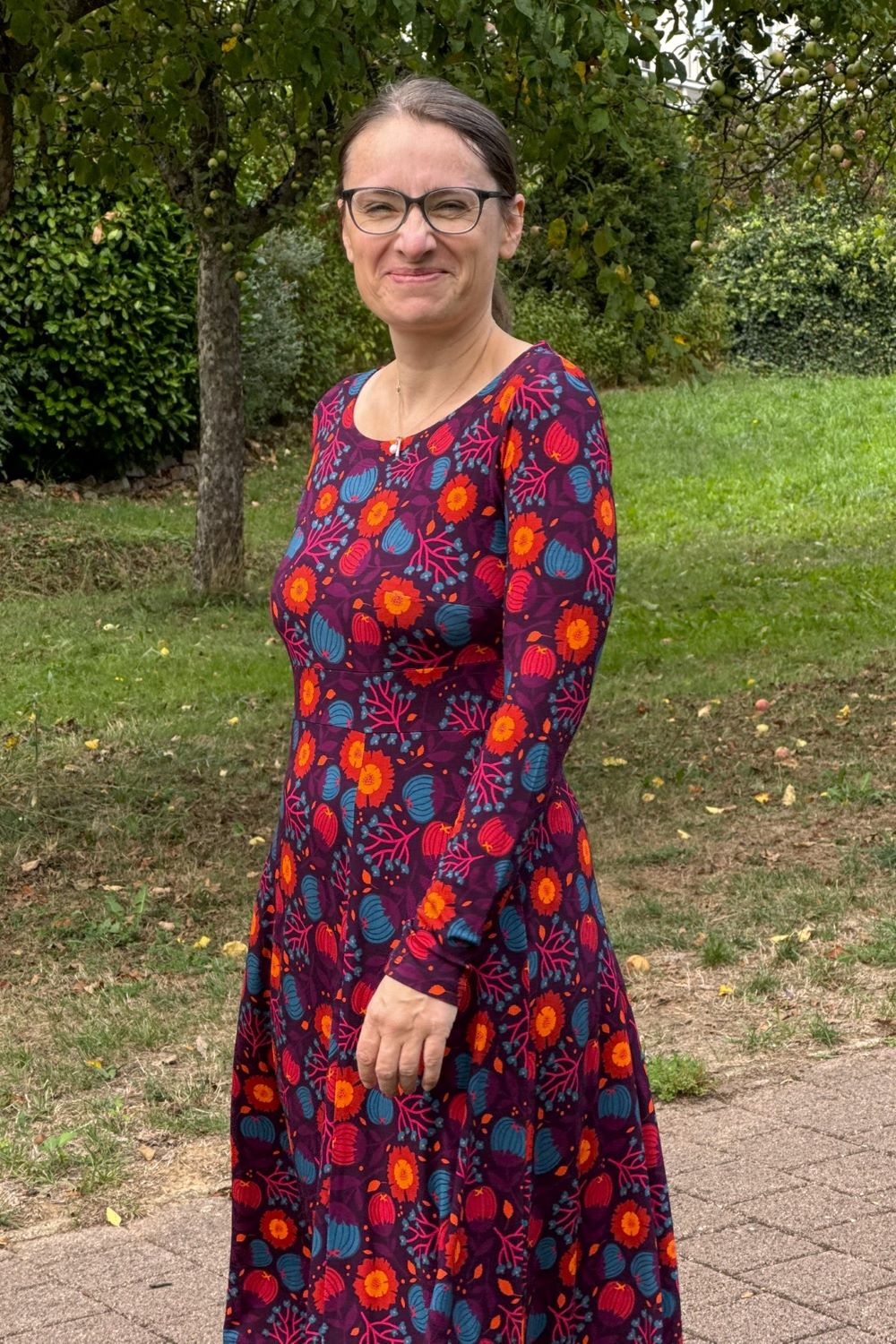 Helga Dress, Hassel lila - elastisches Midikleid langarm mit Haselnussprint