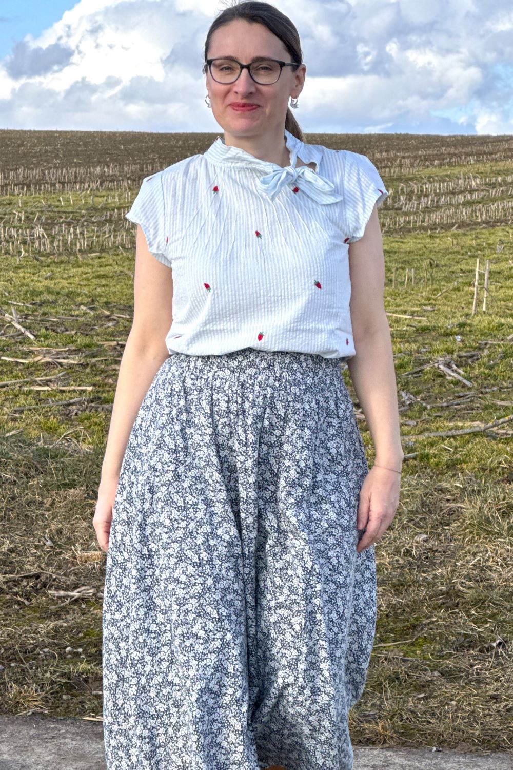 Schleifenbluse, Berries Embroidery