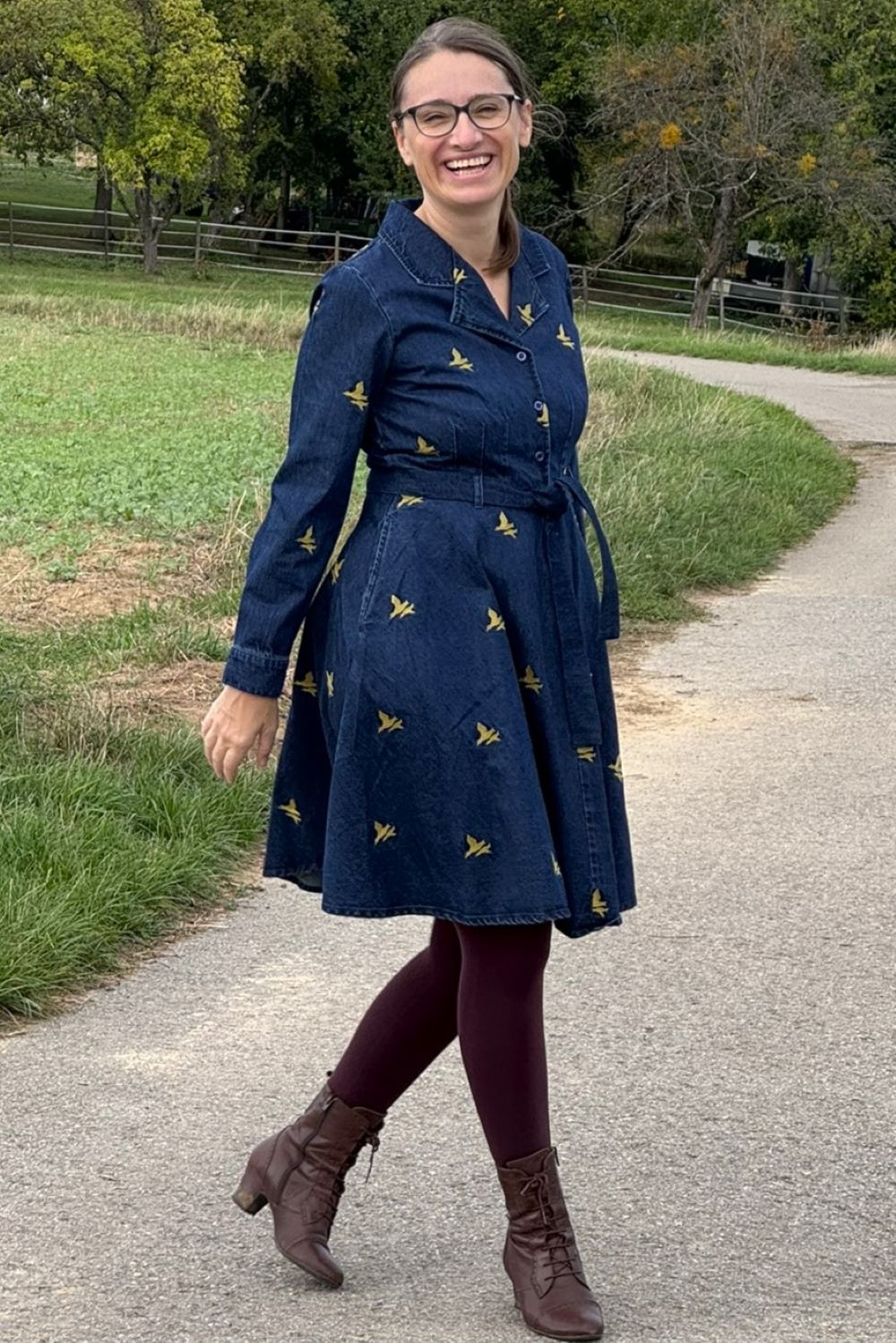 Jeanskleid, Duck Embroidery - besticktes Denim-Kleid langarm mit Vogel-Motiv
