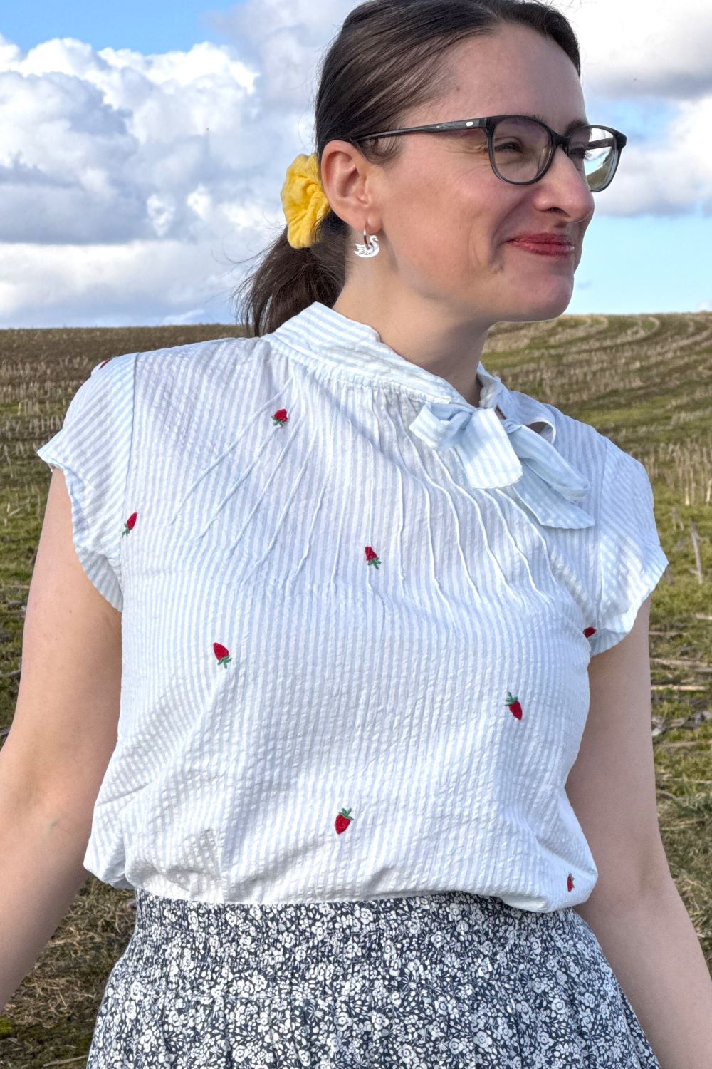 Schleifenbluse, Berries Embroidery