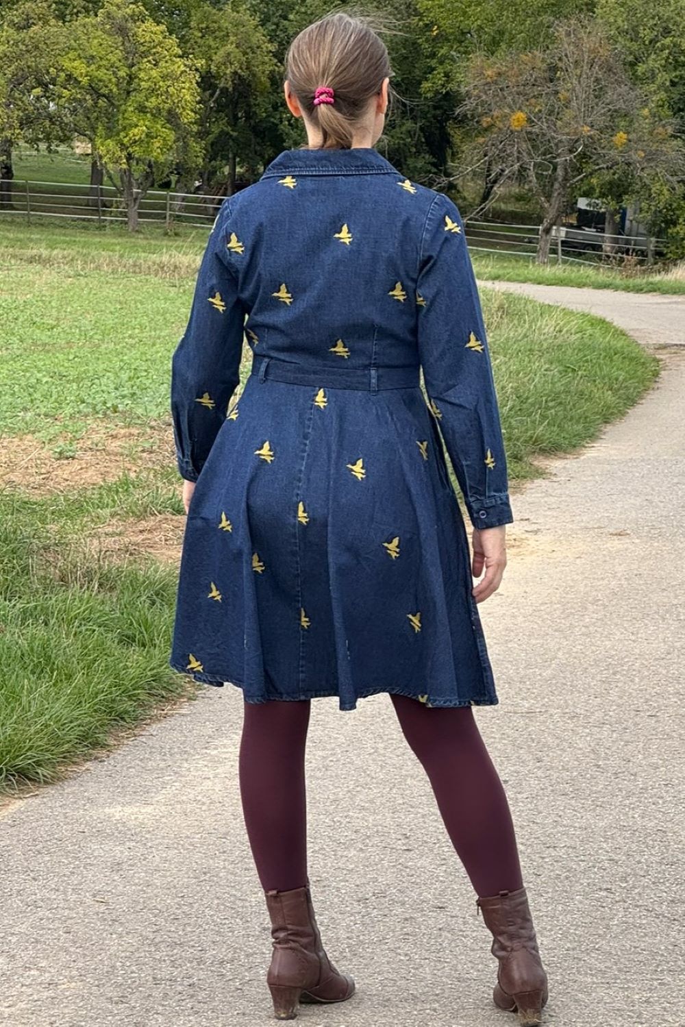 Jeanskleid, Duck Embroidery - besticktes Denim-Kleid langarm mit Vogel-Motiv