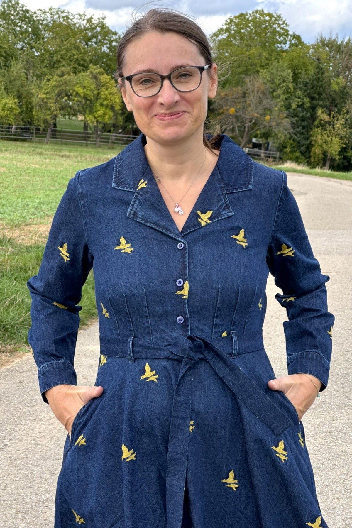 Jeanskleid, Duck Embroidery - besticktes Denim-Kleid langarm mit Vogel-Motiv