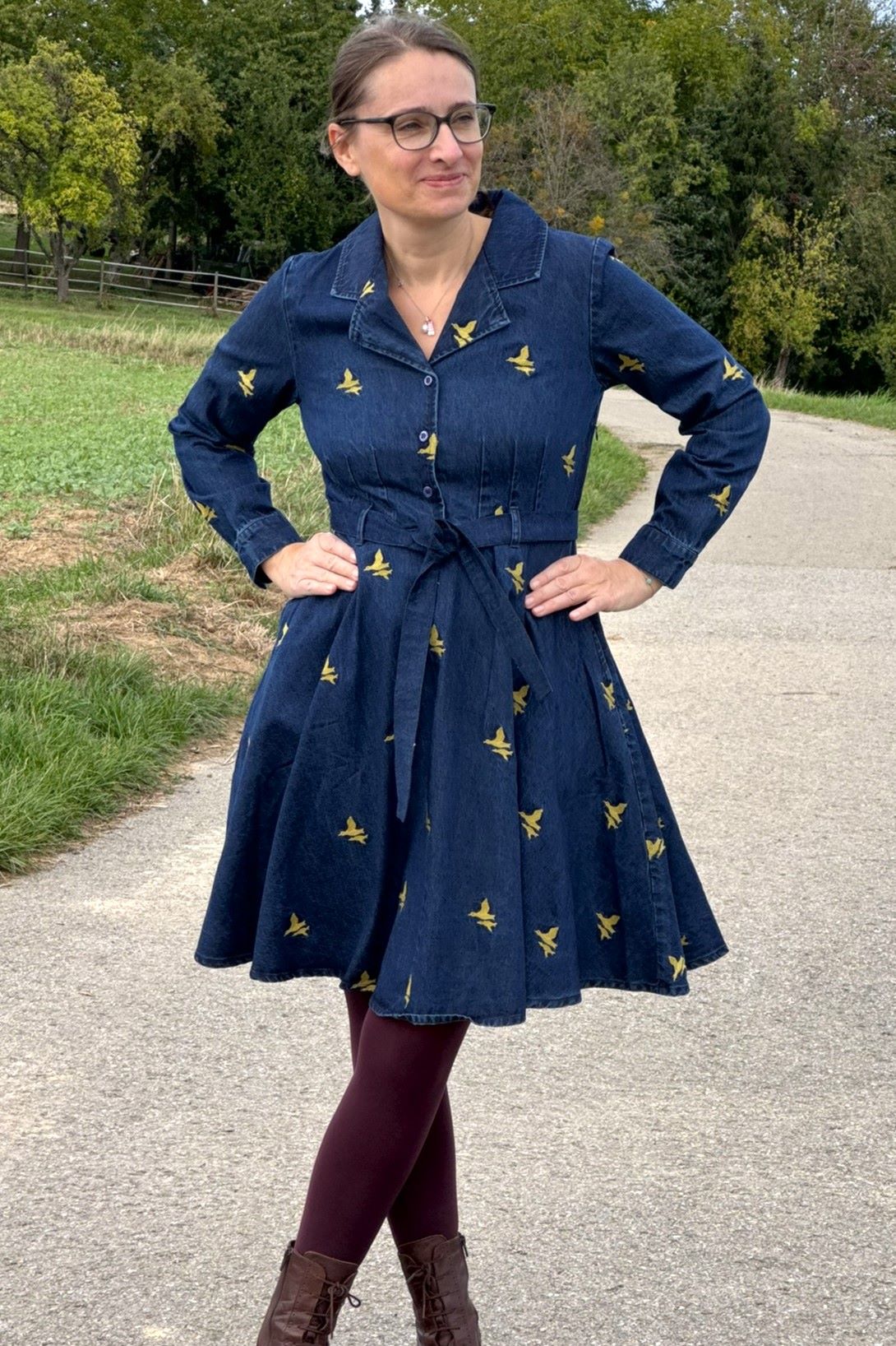 Jeanskleid, Duck Embroidery - besticktes Denim-Kleid langarm mit Vogel-Motiv