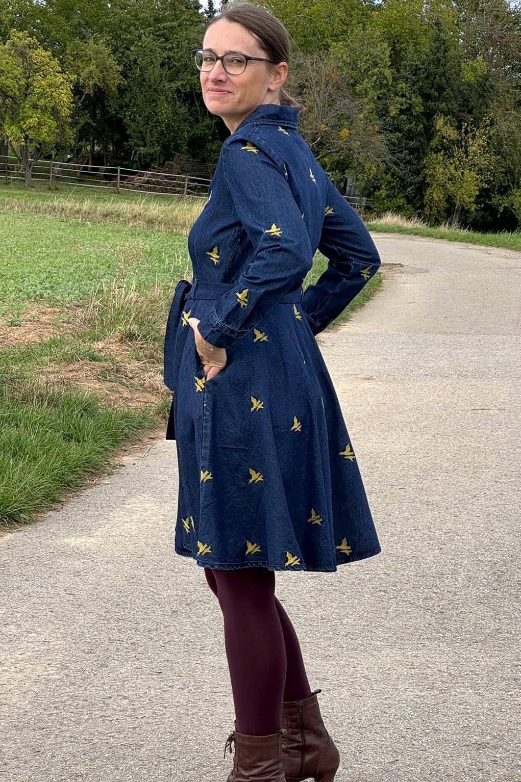 Jeanskleid, Duck Embroidery - besticktes Denim-Kleid langarm mit Vogel-Motiv