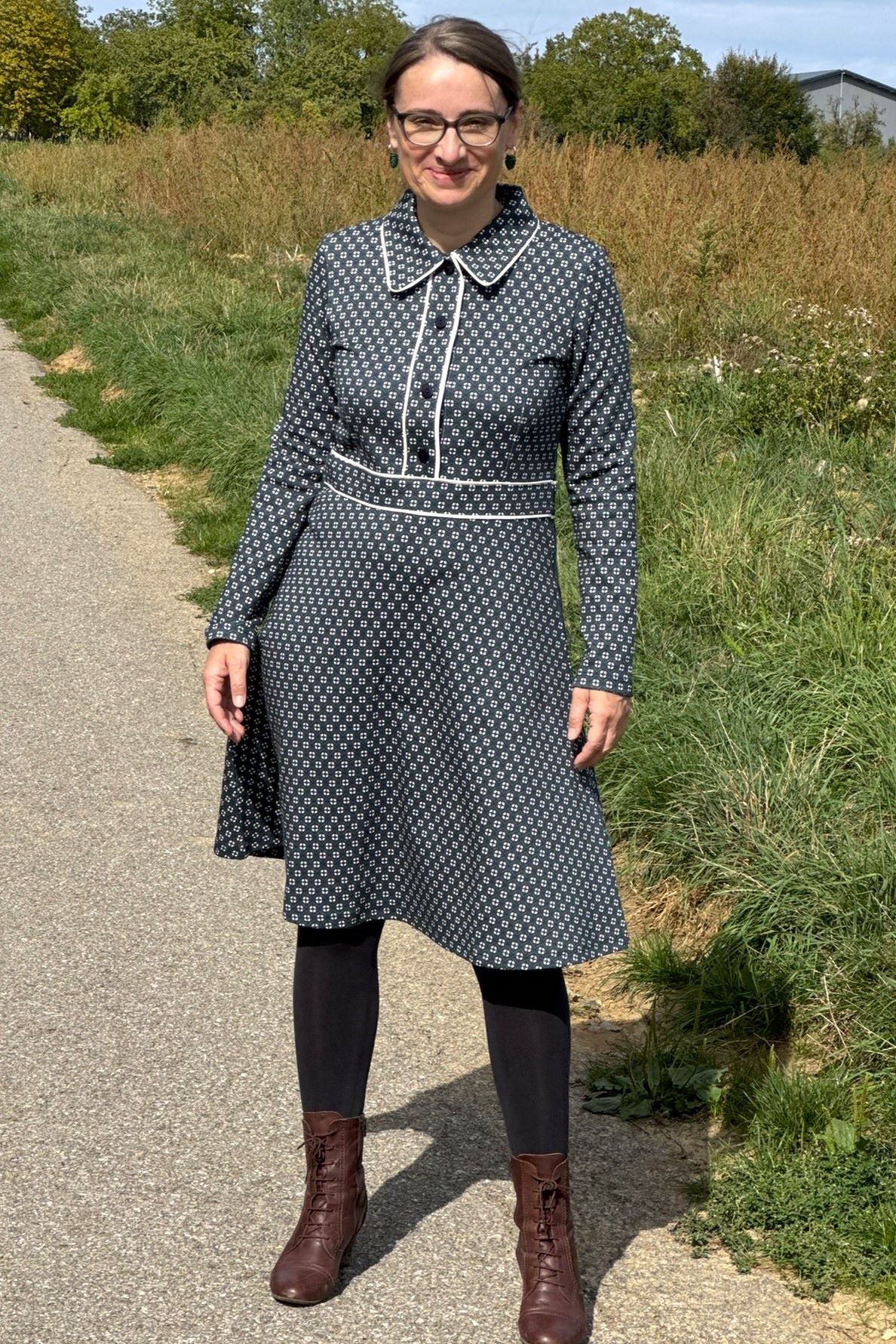 Flow Dress Arden, Navy Peony - Stretch-Kleid Retromuster in blau-grün