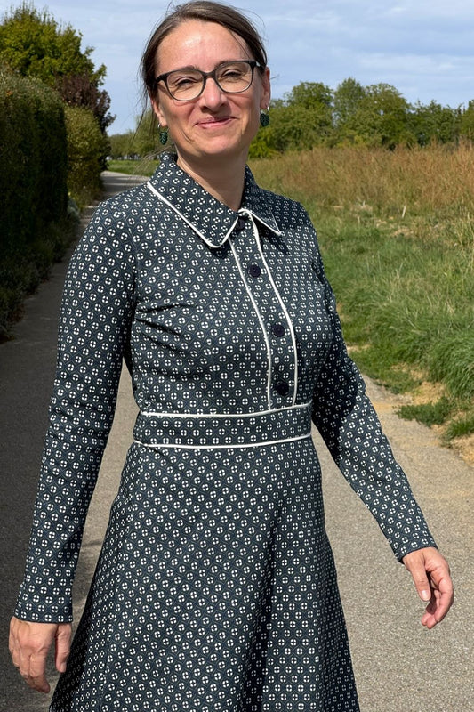 Flow Dress Arden, Navy Peony - Stretch-Kleid Retromuster in blau-grün