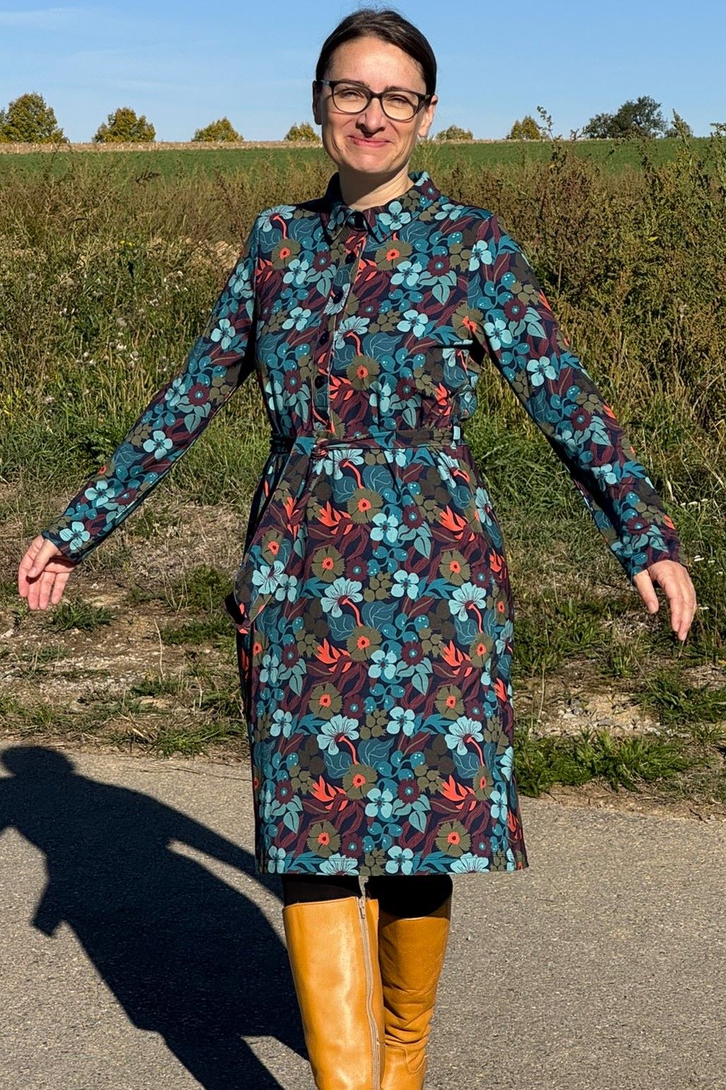 Pearl Dress Slow Bloomer, Navy Peony - lockeres Kleid Blumen langarm