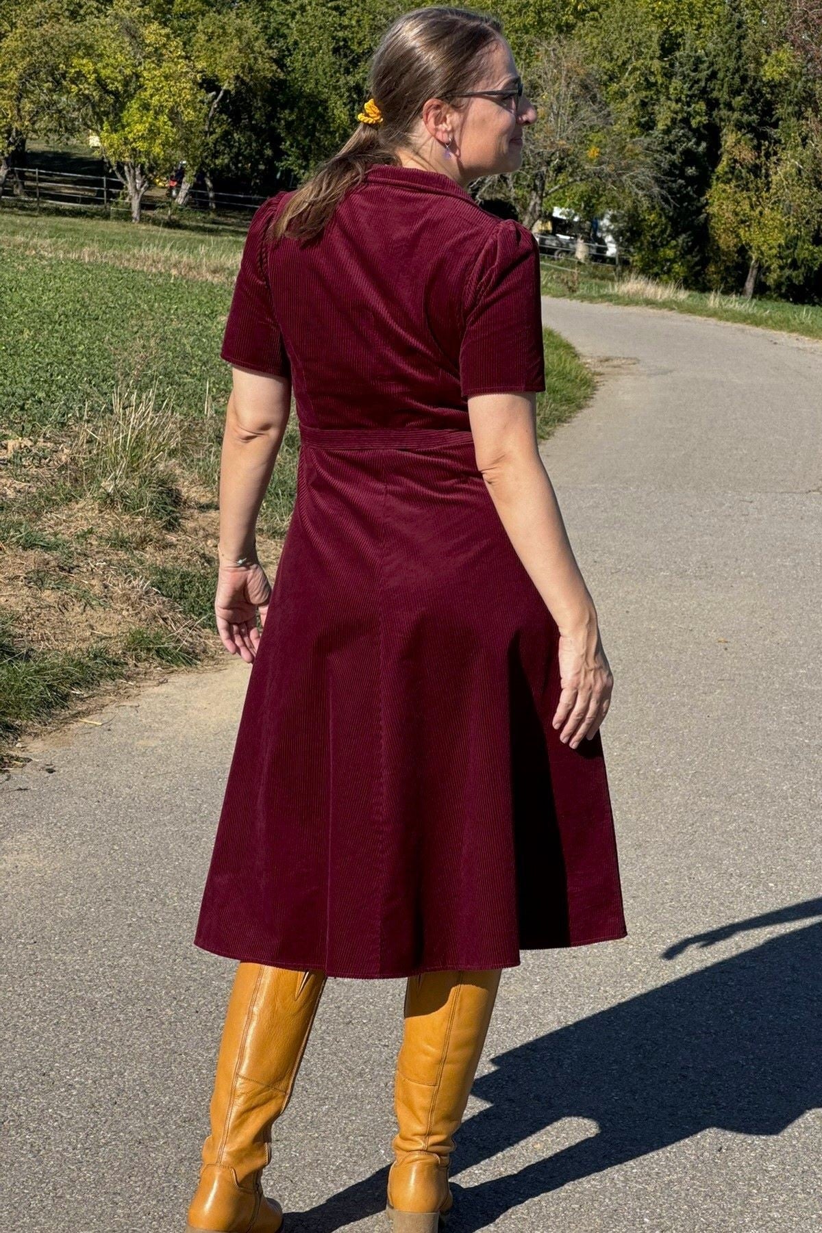 Kordkleid Revers Dress Midi, Granatrot - Midikleid Reverskragen weinrot