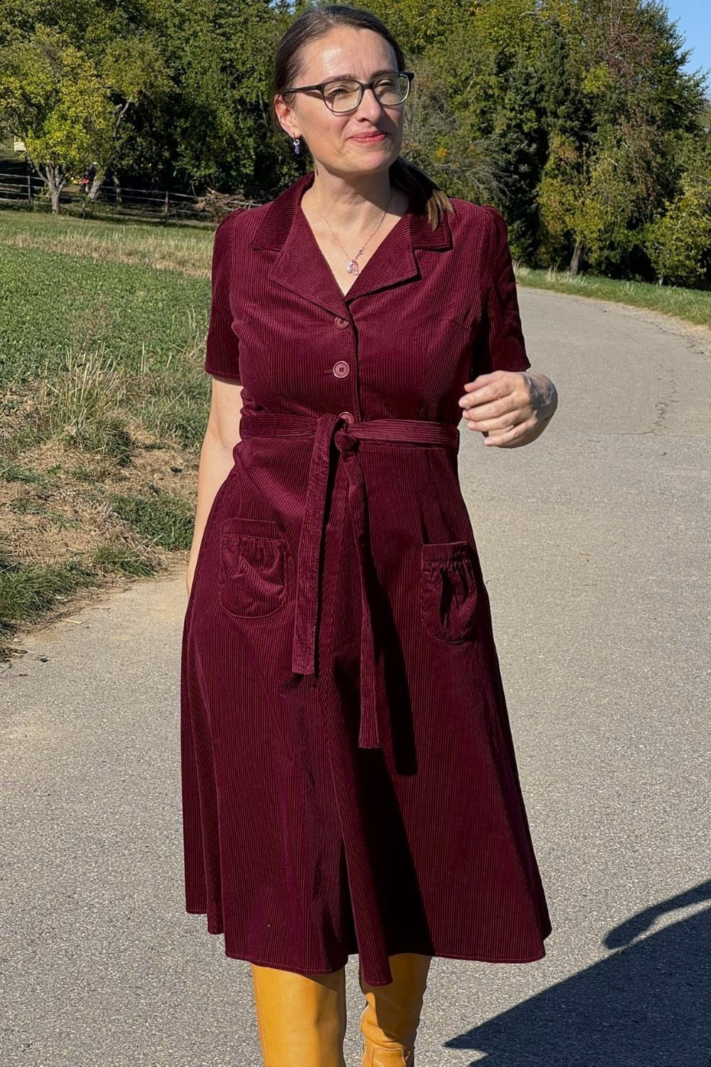 Kordkleid Revers Dress Midi, Granatrot - Midikleid Reverskragen weinrot