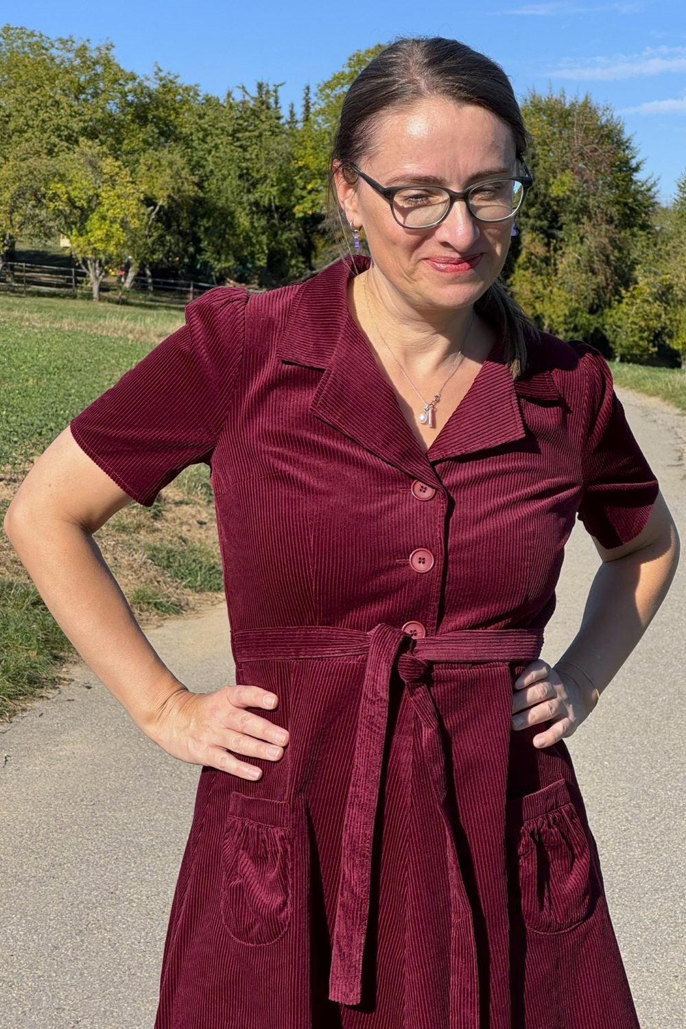 Kordkleid Revers Dress Midi, Granatrot - Midikleid Reverskragen weinrot
