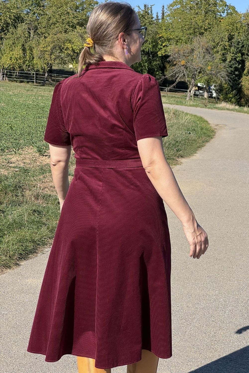 Kordkleid Revers Dress Midi, Granatrot - Midikleid Reverskragen weinrot