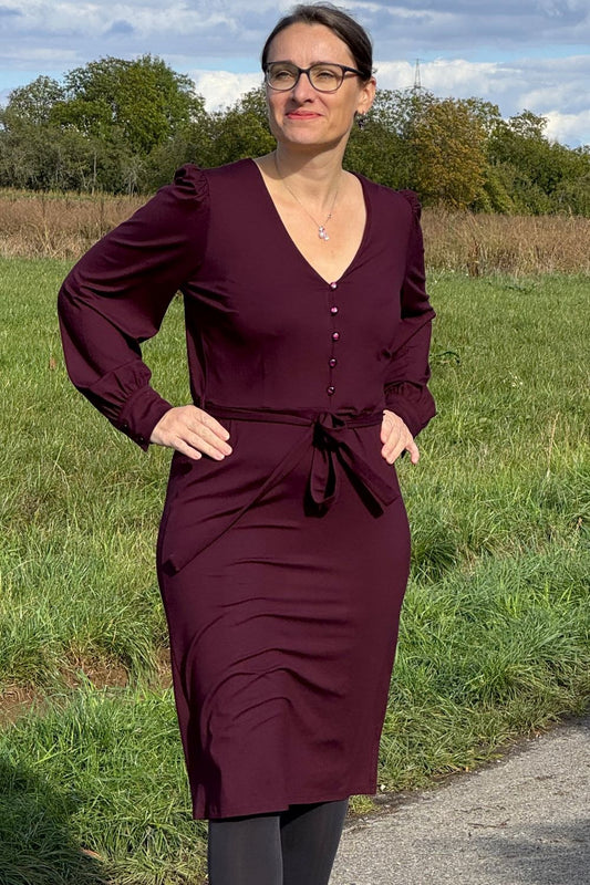 Celia Dress, Grape Tricot Deluxe - figurumspielendes Kleid in burgund