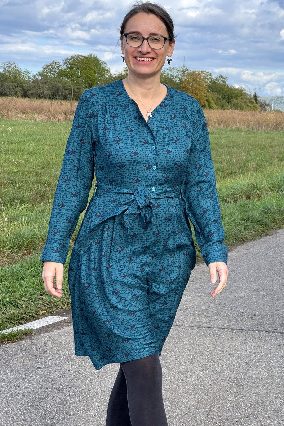Blusenkleid, Swallow - knielanges Kleid langarm Schwalbe in blau