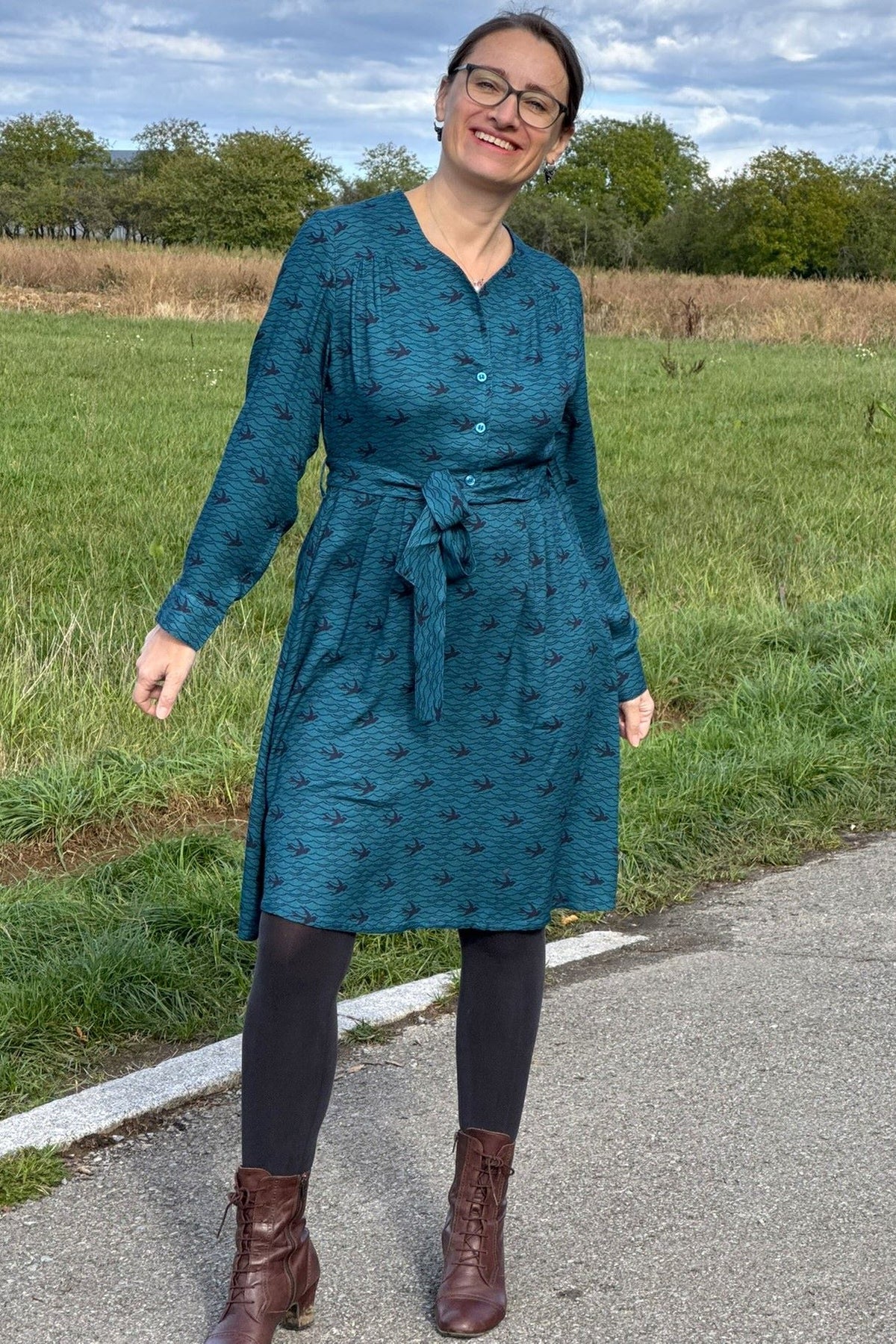 Blusenkleid, Swallow - knielanges Kleid langarm Schwalbe in blau