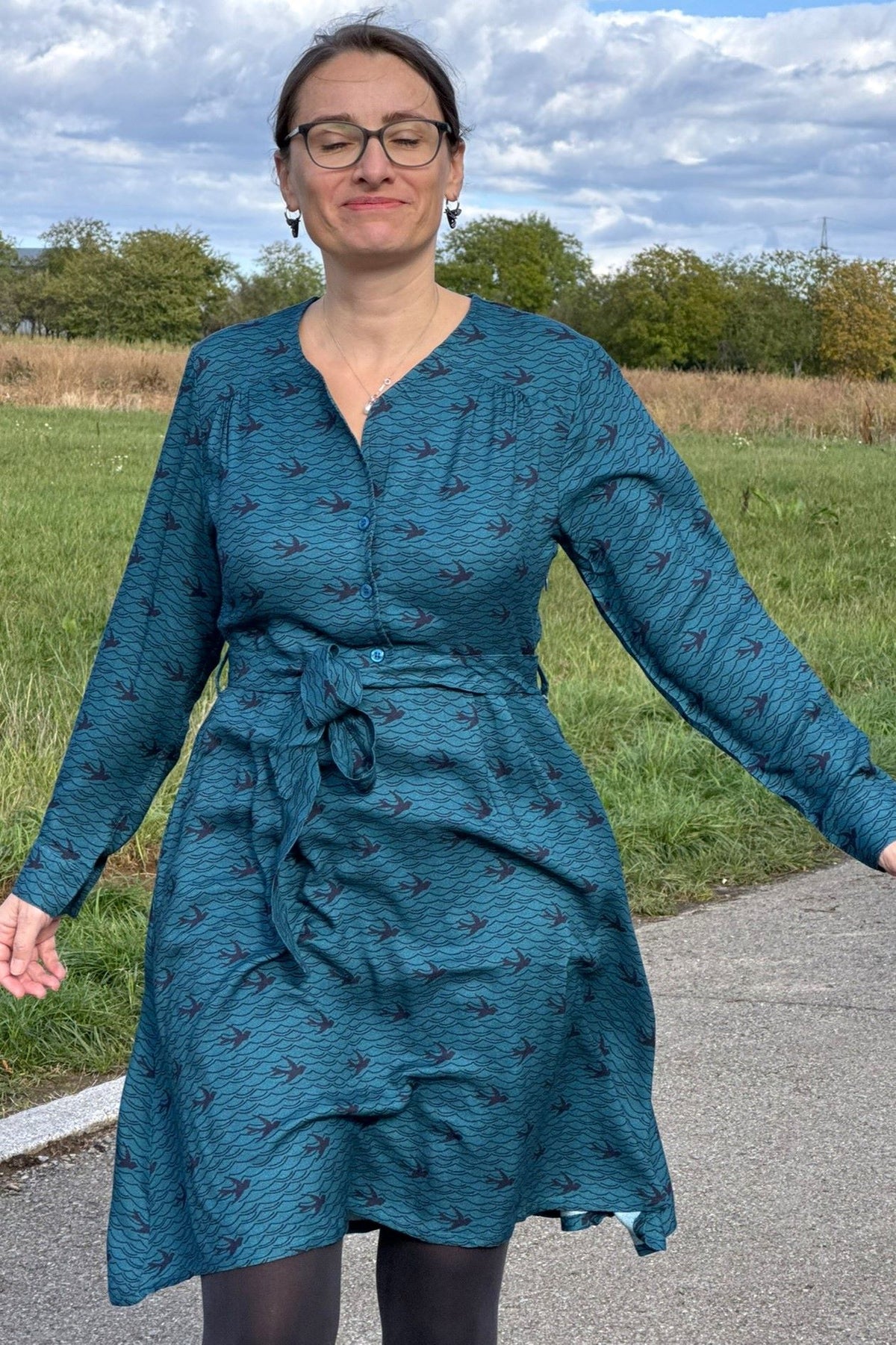 Blusenkleid, Swallow - knielanges Kleid langarm Schwalbe in blau