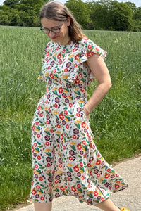 tailliertes Kleid Flügelärmel, Kimono