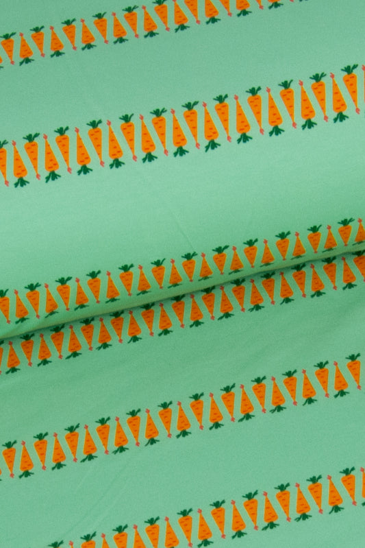 Jersey 'Carrot Parade', Karotten auf Grün  (Preis pro halben Meter)