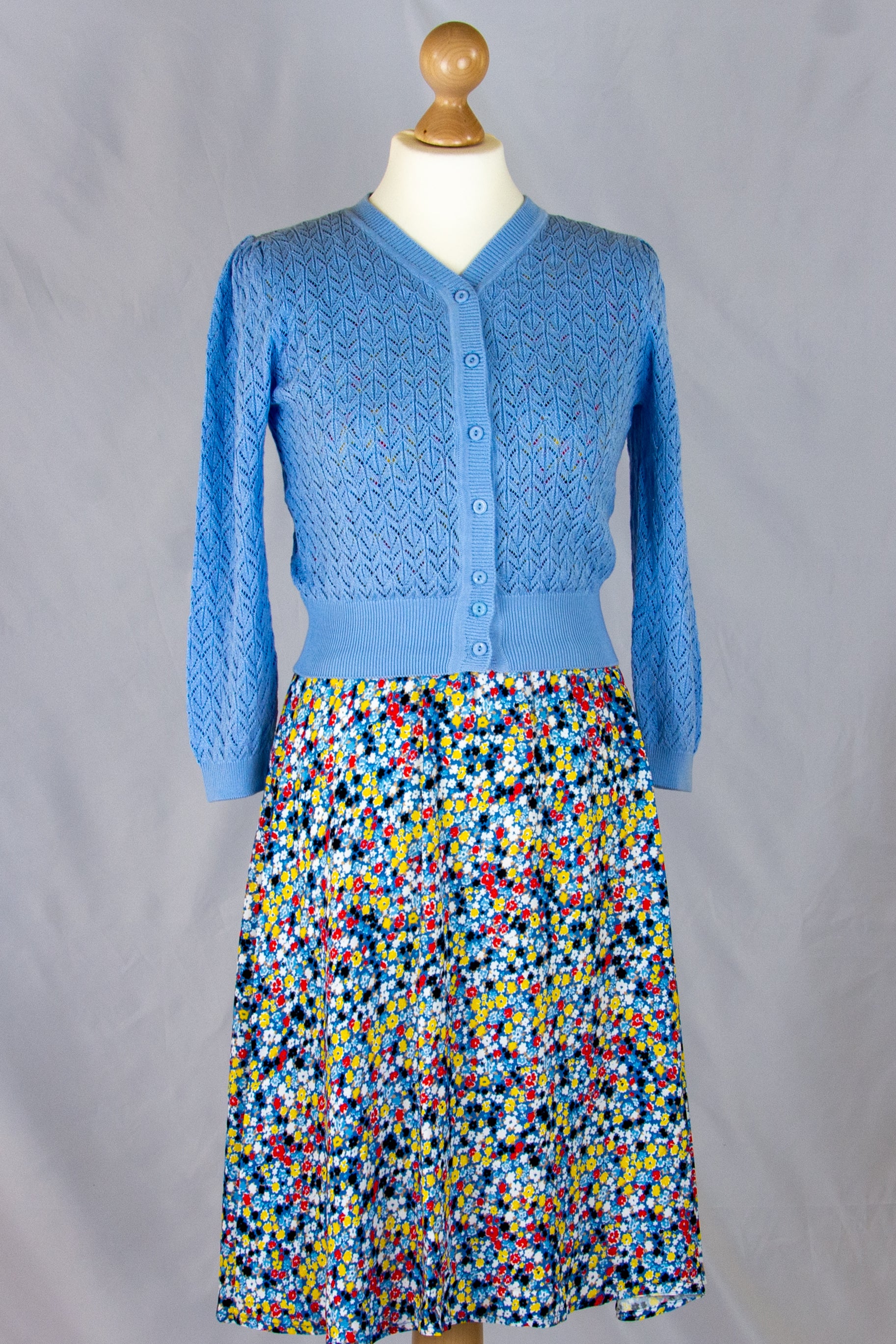 The Topnotch Teatime Cardi, Forget-me-not