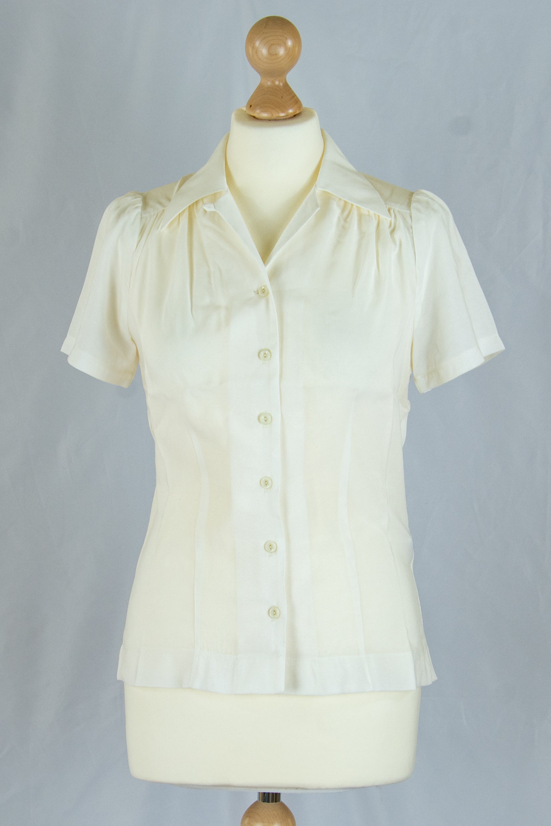 That Same Old Favorite Blouse, Cream chambray