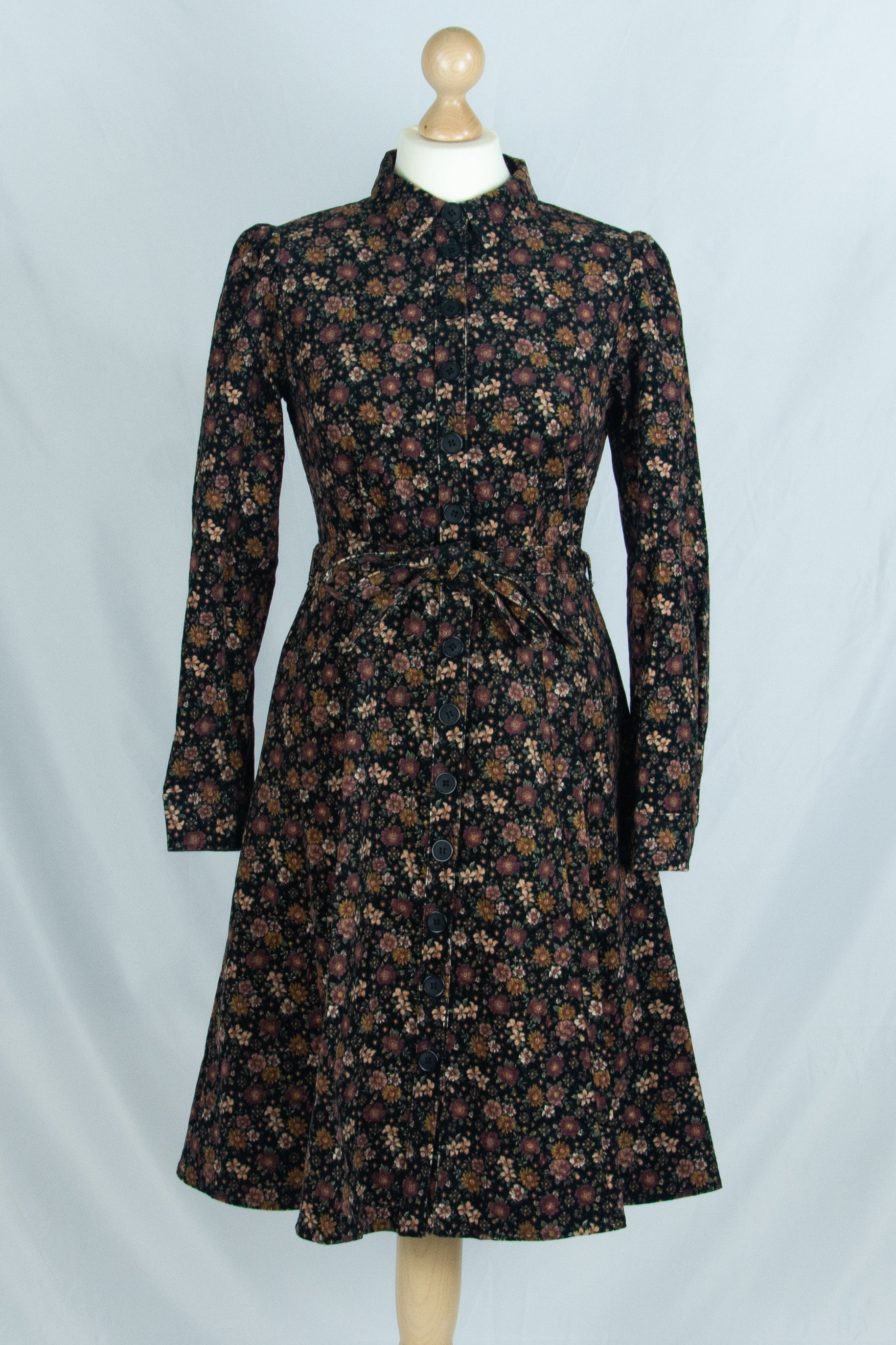 Jane Dress, Kord Antonia