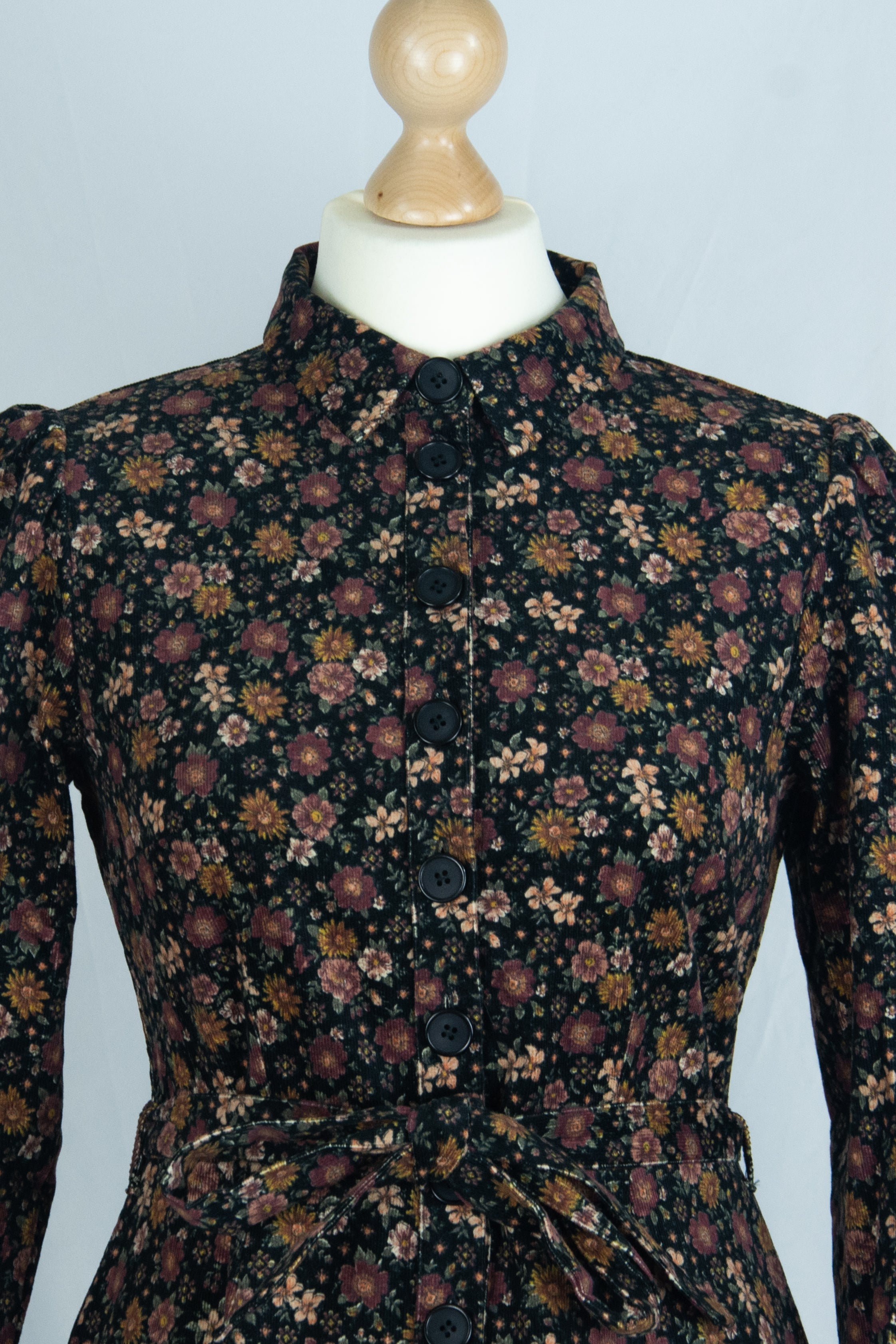 Jane Dress, Kord Antonia