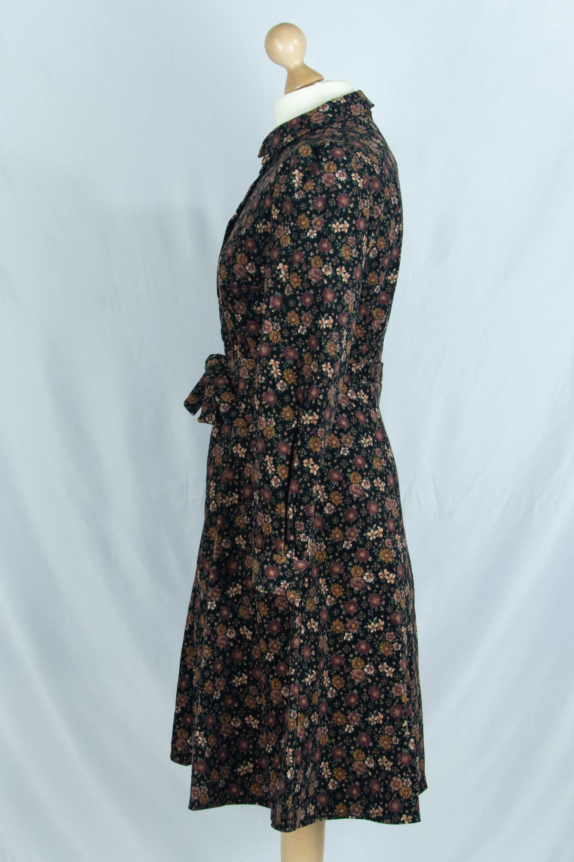 Jane Dress, Kord Antonia