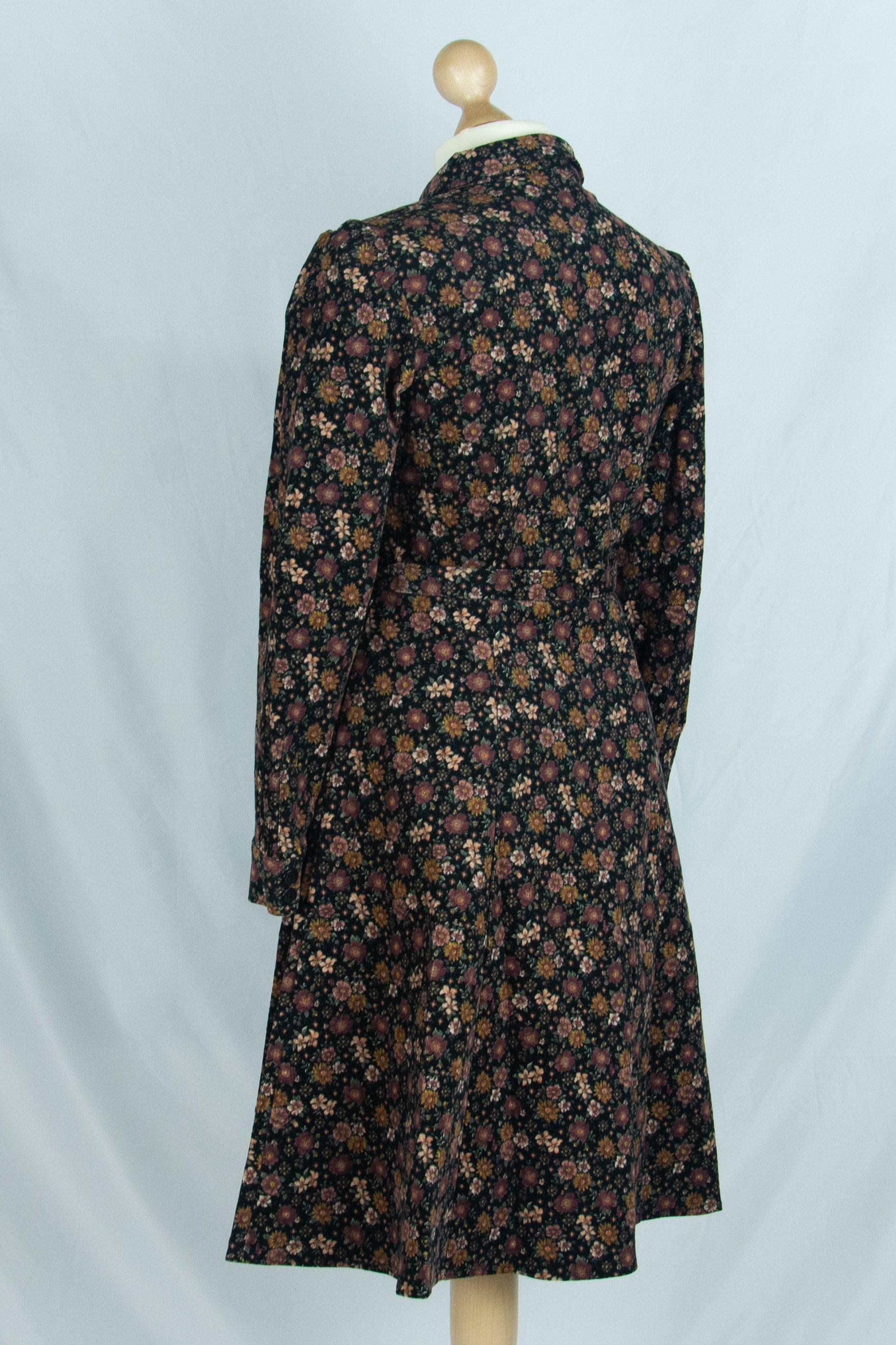 Jane Dress, Kord Antonia