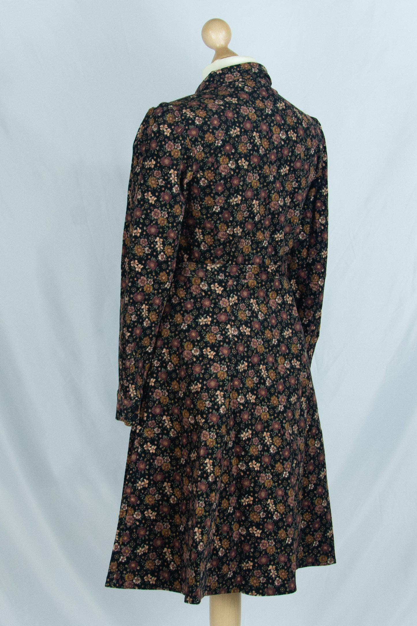Jane Dress, Kord Antonia