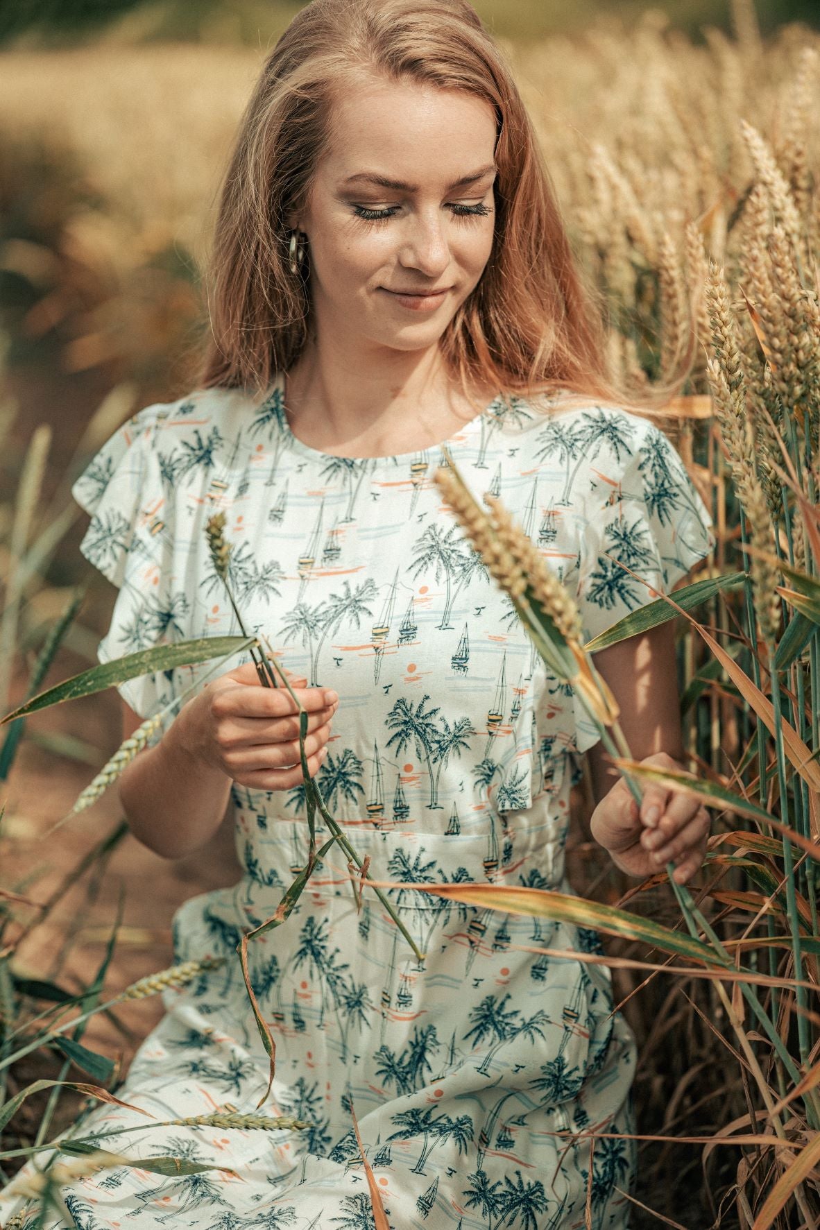 tailliertes Kleid Flügelärmel, Palm